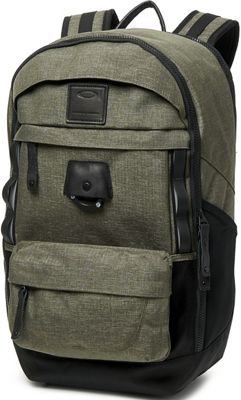 Oakley Voyage 30L Backpack SS18 Reviews at ExpertGadgetReviews